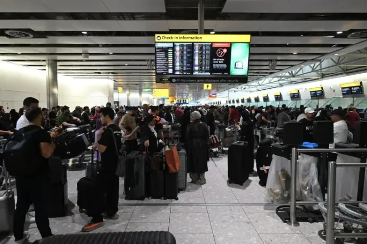 Care e situația luni pe aeroporturile europene afectate de atacul cibernetic masiv din weekend, care a dus la cozi și anulări de zboruri