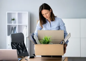 Ai fost concediat? Iată cum poți să treci mai ușor peste „despărțirea” de fostul angajator Ai fost concediat? Iată cum poți să treci mai ușor peste „despărțirea” de fostul angajator