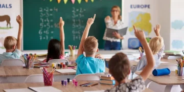 An școlar nou, cu probleme noi, dar și vechi. Profesor: „Acest guvern nu conștientizează că în șapte ani mulți profesori cu experiență vor ieși la pensie”