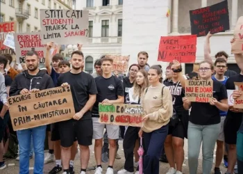 Studenţii se alătură protestului profesorilor din 8 septembrie, în prima zi de școală / „Anul universitar nu poate începe așa”