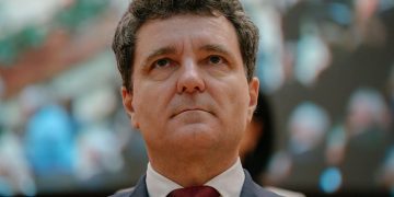 Jurnaliștii care au documentat violurile fostului episcop de Huși îl contrazic pe Nicușor Dan: Nu mai e deloc președinte. E avocatul unei procuroare care a protejat violatori
