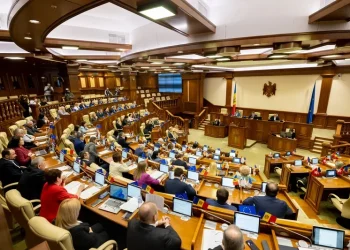 Cum se împart mandatele din Parlamentul Moldovei. Rezultatul a stârnit proteste: „Nu vom recunoaște alegerile falsificate”. Fericire la pro-europeni: „Moldova – 3, Putin – 0”