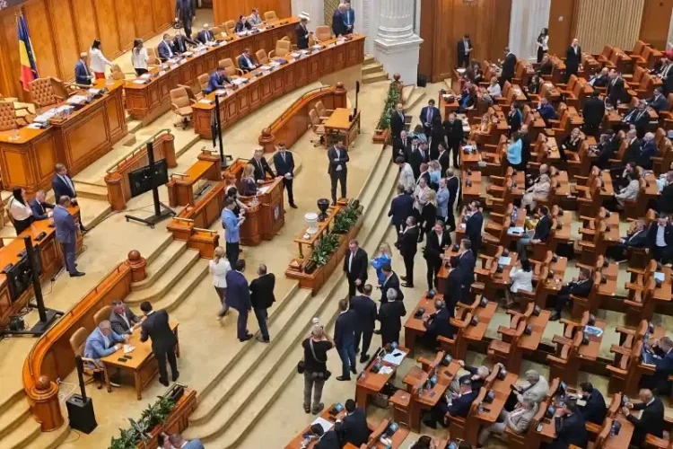 Eșec pe linie în Parlament pentru opoziție. Toate cele patru moțiuni de cenzură depuse de AUR, POT și SOS România împotriva Guvernului au picat. Bolojan: „Nu se înțelege care e obiecția opoziției, că facem prea multă reformă sau prea puțină?”