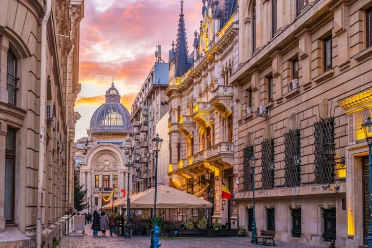 Inflația rărește luarea mesei în oraș. Cât bacșiș lasă românii în restaurante