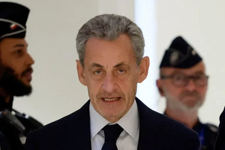 Fostul președinte Nicolas Sarkozy, condamnat la cinci ani de închisoare în urma unui proces istoric în Franța