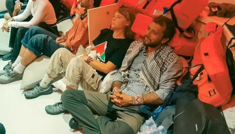Forțele israeliene, acuzate de tratament inuman față de voluntarii flotilei pentru Gaza. „Au târât-o pe micuța Greta de păr sub ochii noștri, au bătut-o și au forțat-o să sărute steagul israelian” VIDEO