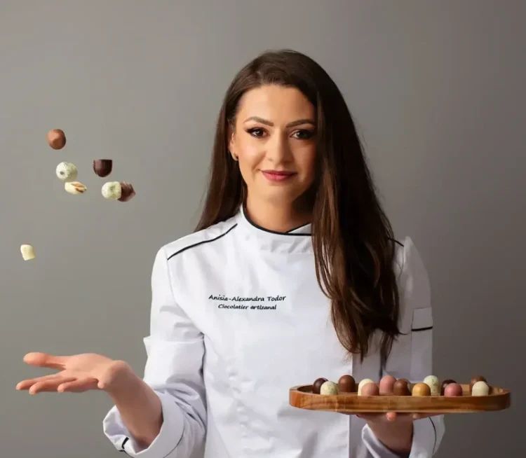 Totul a început cu o întâlnire cu un maestru ciocolatier din Regatul Țărilor de Jos. Cum a reușit Anisia Todor (Choco van Nis) să dezvolte o afacere de succes cu o investiție de 10.000 de euro și multă pasiune Totul a început cu o întâlnire cu un maestru ciocolatier din Regatul Țărilor de Jos. Cum a reușit Anisia Todor (Choco van Nis) să dezvolte o afacere de succes cu o investiție de 10.000 de euro și multă pasiune