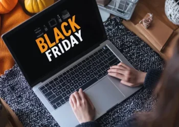 Unul din șapte români vrea să cheltuiască peste 5.000 de lei de Black Friday 2025. Bugetele au crescut cu 60% față de acum doi ani