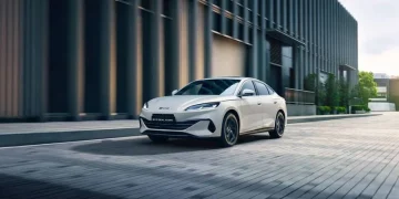 BYD va detrona Tesla din poziţia de cel mai mare producător de automobile electrice în 2025