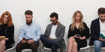 Peste 50% dintre românii activi profesional consideră că-și vor păstra locurile de muncă – studiu