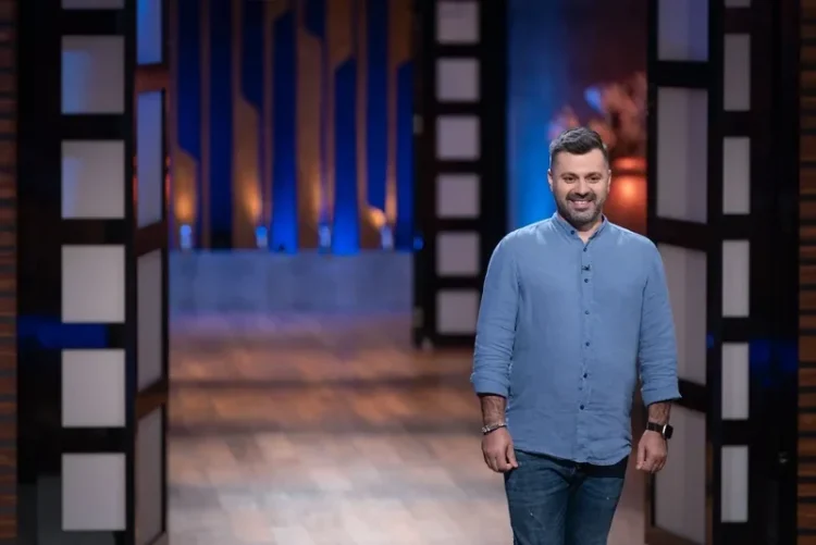 Administrează un studio de videochat, dar și-a investit viața într-o altă industrie: pantofii oamenilor. Cum a ajuns Liviu Berbece să spele, să recondiționeze și să doneze mii de perechi de pantofi și să schimbe vieți în locuri unde nu exista nici apă curentă