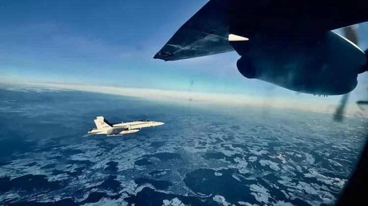 Armata elvețiană a lămurit escortarea avionului Spartan în care era Nicușor Dan de către două avioane F-18