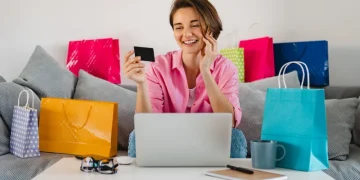 Românii cumpără tot mai mult online: aproape 3 din 4 utilizatori de internet au apelat la serviciile online în 2025