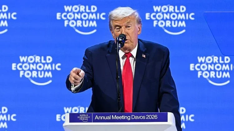 Președintele Donald Trump a anunțat existența unui acord preliminar pentru preluarea controlului asupra Groenlandei și a decis suspendarea noilor tarife vamale aplicate statelor europene