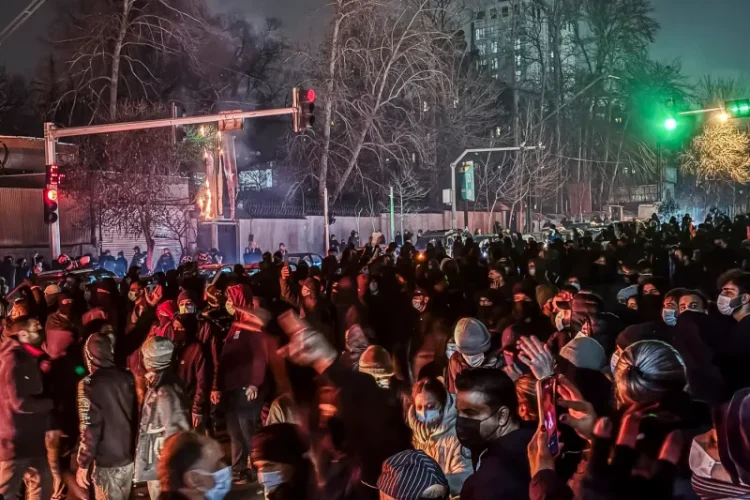 „Blocarea internetului a avut efectul invers”. Cum s-a transformat cel mai sofisticat plan de cenzură al Iranului într-un eșec istoric