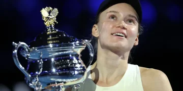 Elena Rybakina a câștigat finala turneului de tenis Australian Open după o victorie în trei seturi obținută în fața liderului mondial Aryna Sabalenka