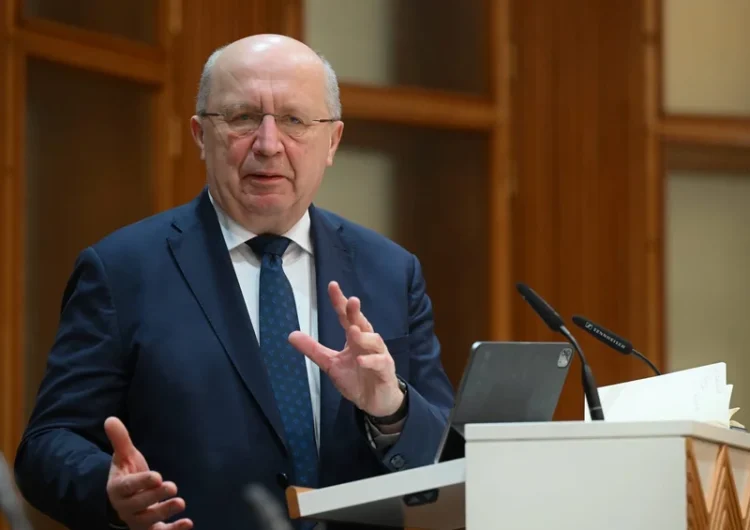 Comisarul european pentru apărare îndeamnă statele membre să se pregătească pentru o eventuală retragere a trupelor americane din Europa