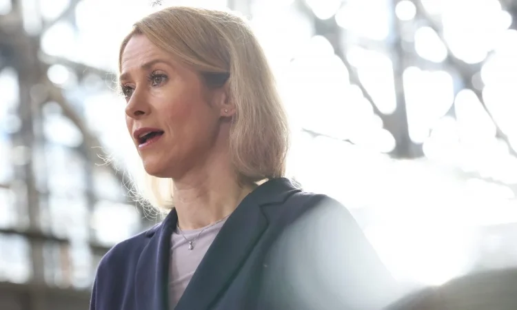 Kaja Kallas acuză Rusia că nu tratează cu seriozitate negocierile cu Ucraina: Moscova trebuie pusă într-o poziție în care să treacă „de la a pretinde că negociază la a negocia efectiv”