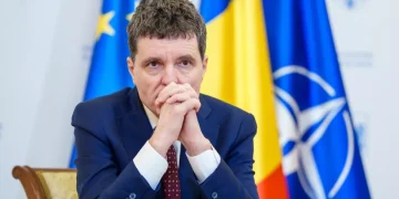 Nicușor, un observator la masa lui Trump. Derută nebună: cu cine ne aliem, pe cine mai venerăm