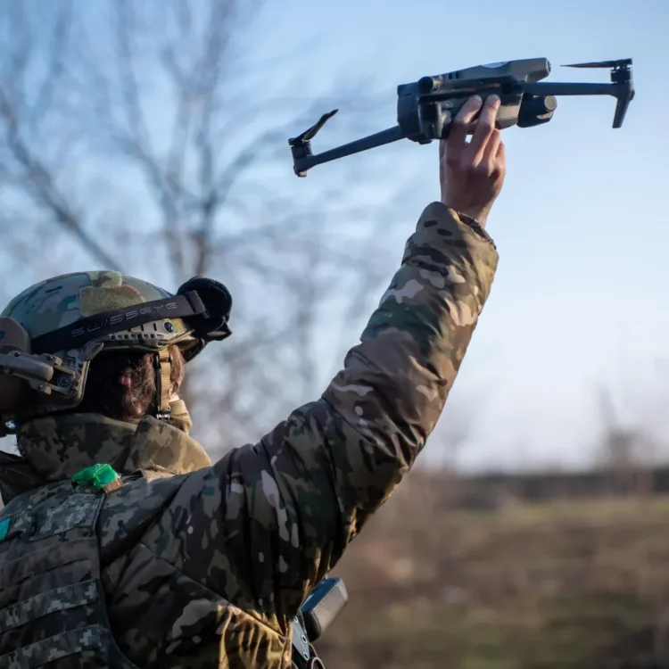 4 ani de război Rusia – Ucraina. Dronele fac 80% dintre victime, războiul s-a schimbat fundamental: „Un mix de Primul Război Mondial și Al Treilea Război Mondial”