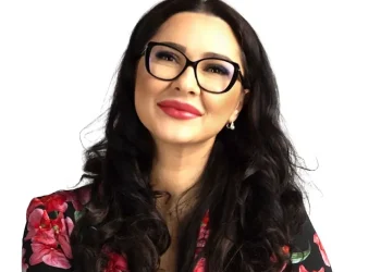 Anca Hreamătă: „Nu există eșecuri, există doar trepte”. Crescută la țară, formată într-un sistem bancar dur și validată într-o lume a bărbaților