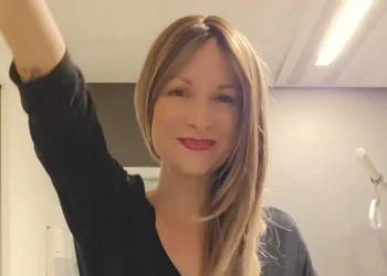 „Cancer adevărat? Cancer, cancer?”. La 37 de ani, cu un bebeluș de două luni în brațe, Andreea Tuliciu a aflat că are cea mai agresivă formă de cancer mamar. Cum a ales să danseze prin chimioterapie