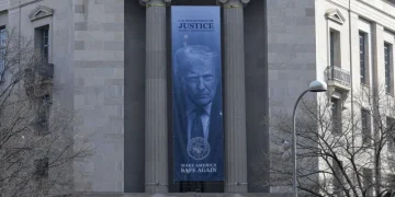 New York Times: Statele Unite nu mai sunt liderul lumii libere. Polițistul mondial a devenit corupt