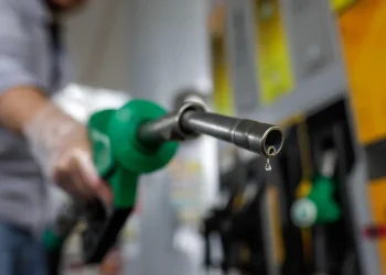 Cele mai mari scumpiri la pompă de la începutul războiului din Iran. Cât costă azi motorina și benzina