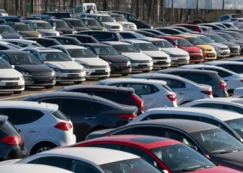 Românii încă preferă mașinile ”bunicilor” din Germania: țara noastră, unul dintre cei mai mari importatori de vehicule second-hand din UE