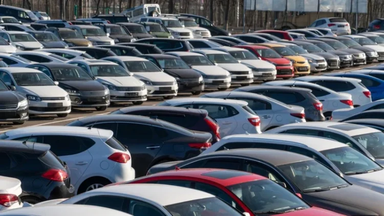 Românii încă preferă mașinile ”bunicilor” din Germania: țara noastră, unul dintre cei mai mari importatori de vehicule second-hand din UE