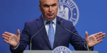 Măsurile în criza carburanților, adoptate de Guvernul Bolojan. Restricţii privind marja de profit şi exporturile / Până când vor fi în vigoare