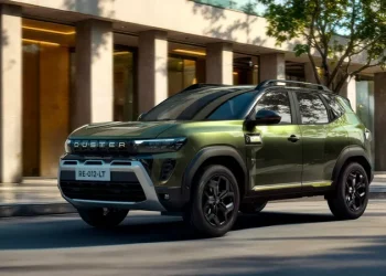 Noul Duster arată ca o „mașină de bogați” dar costă puțin peste 11.000 de dolari. Varianta hibrid, epuizată înainte de lansare Noul Duster arată ca o „mașină de bogați” dar costă puțin peste 11.000 de dolari. Varianta hibrid, epuizată înainte de lansare