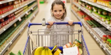 Limitarea adaosului comercial pentru alimentele de bază se prelungește până la 30 iunie 2026. Producătorii nu mai sunt incluși în lanțul cu adaos plafonat