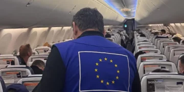 MAE: Alți 96 de cetățeni români au revenit în țară printr-un zbor de repatriere organizat de România prin rescEU