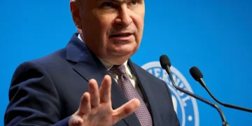 Ilie Bolojan, prima reacție după anunțul moțiunii comune PSD-AUR: „Asistăm la o nouă coaliție”. Ce spune despre relația cu PSD și Nicușor Dan