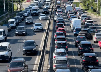România e sufocată de rable și devine „cimitirul auto” al Europei. Număr record de mașini mai vechi de 20 de ani în ciuda Programului Rabla