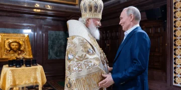 „Cozile de topor” ale Rusiei din Biserica Ortodoxă Română. Cum pătrund narațiunile Kremlinului în societatea românească prin propagandiștii în sutană