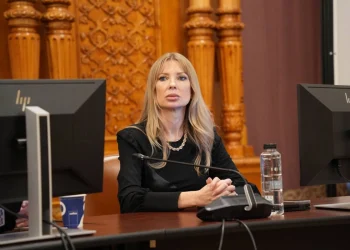 Prima demisie din PSD după colaborarea cu AUR pentru moțiunea de cenzură. Senatoarea Victoria Stoiciu: „Nu voi gira niciodată normalizarea fascismului”