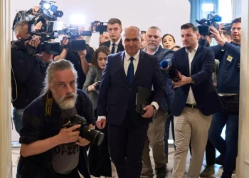 Scenariul prin care Ilie Bolojan ar putea redeveni premier: „Va trece în Parlament ca prin brânză”