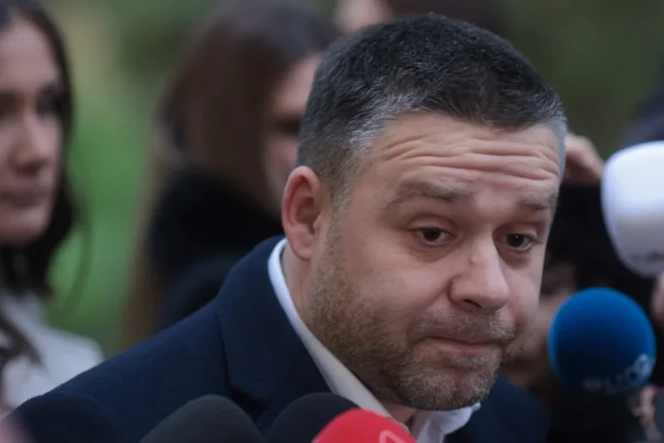 Provocarea lui Ciprian Ciucu pentru puciști: „Poți să fii premier dacă ai măcar 25%. Cei care aveți 25-30%, ridicați-vă, vă votăm să fiți premier. Cătălin, ai mai mult? Hubert?”