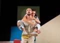 Sânziana Stoican și „Comedia erorilor”: despre identitate, haosul contemporan și teatrul care ne obligă să ne privim mai atent