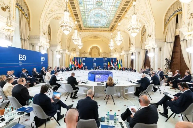 Summitul B9 de la București arată diferența dintre ambițiile României și capacitățile reale de apărare