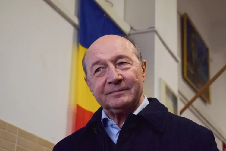 Traian Băsescu critică varianta de premier pregătită de Nicușor Dan