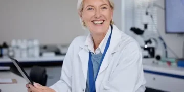 Inflamația cronică poate accelera îmbătrânirea, dar genele nu decid singure cât trăim