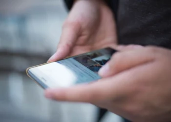 UE pregătește etichetarea conținutului creat sau modificat cu inteligență artificială UE pregătește etichetarea conținutului creat sau modificat cu inteligență artificială