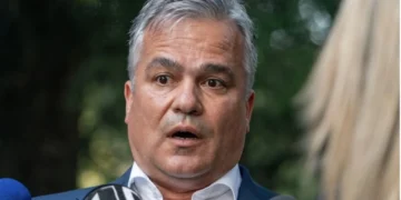 Furtul la drumul mare și arta de a iubi hoțul care te sărăcește