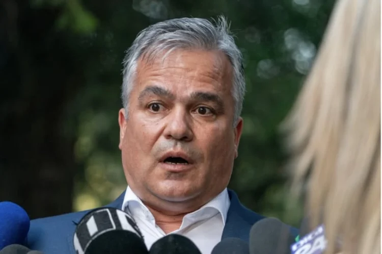 Furtul la drumul mare și arta de a iubi hoțul care te sărăcește Furtul la drumul mare și arta de a iubi hoțul care te sărăcește