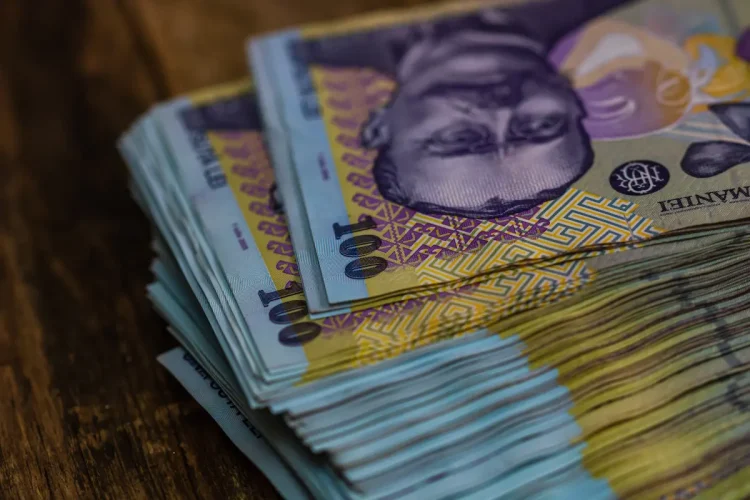 Salariul mediu net a ajuns la 5.734 de lei în iunie, dar puterea de cumpărare rămâne sub nivelul de anul trecut Salariul mediu net a ajuns la 5.734 de lei în iunie, dar puterea de cumpărare rămâne sub nivelul de anul trecut