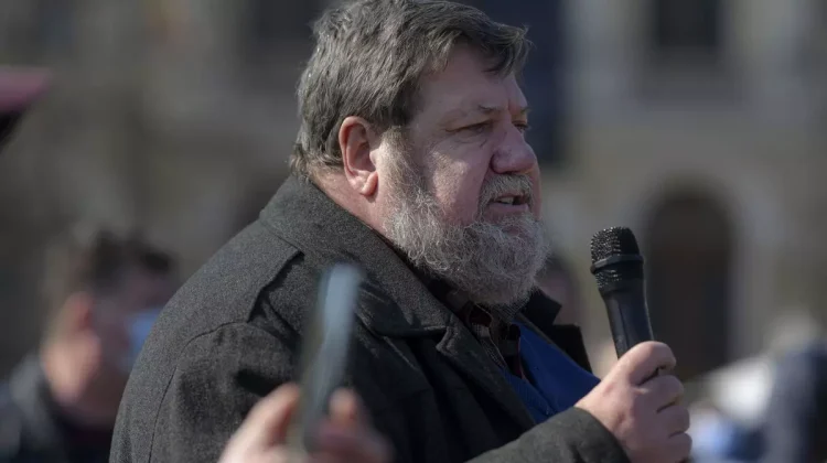 Rețeta lui Bogdan Hossu pentru falimentul perfect. Cum să jupoi privatul ca să hrănești dinozaurii de la stat