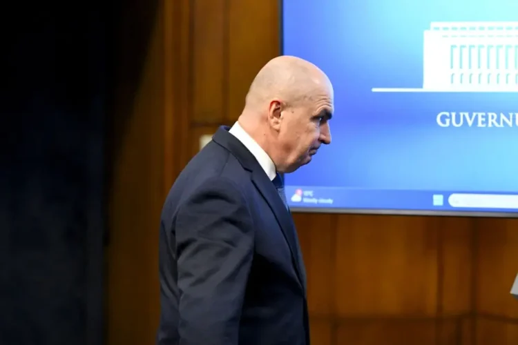 PSD contestă deciziile Guvernului Bolojan, dar evită CCR în disputa privind prelungirea interimatului PSD contestă deciziile Guvernului Bolojan, dar evită CCR în disputa privind prelungirea interimatului